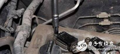 火花塞为什么一换就是全部_只换一个不行吗