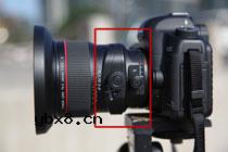 1．根据被摄体的方向转动镜头