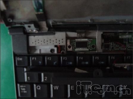 笔记本开机白屏、花屏维修（一）