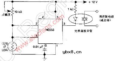 具有延迟作用的黑暗激活继电器