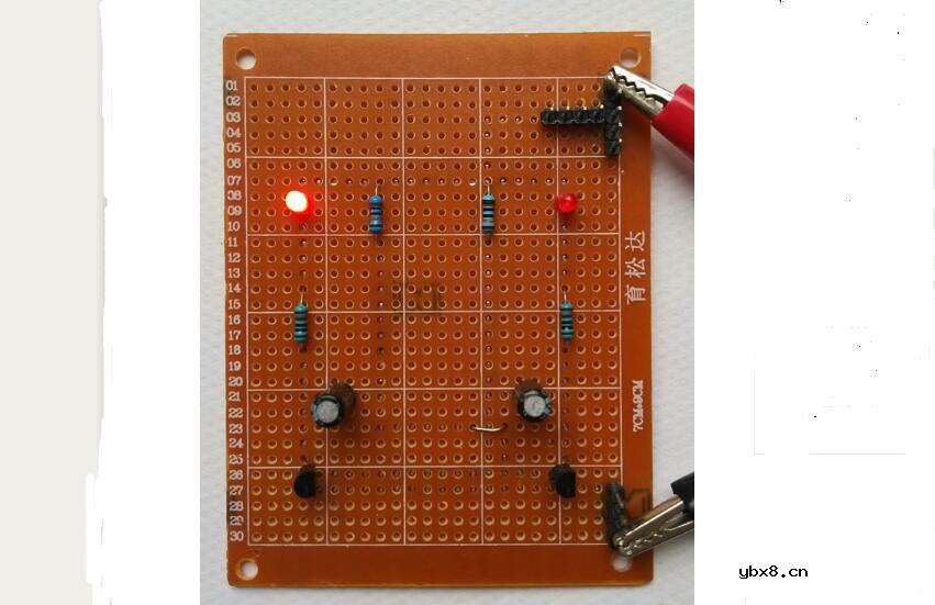 多谐振荡器双闪灯电路设计与制作