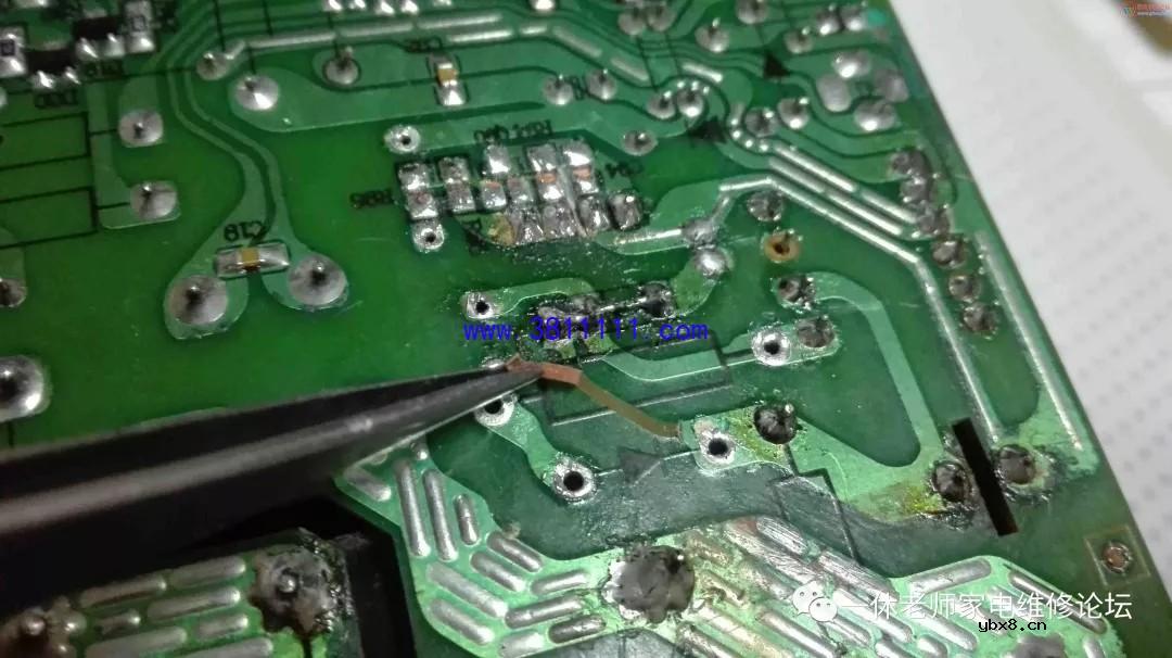 美的电磁炉通电无反应技改维修VIPer12A代换FSD200 