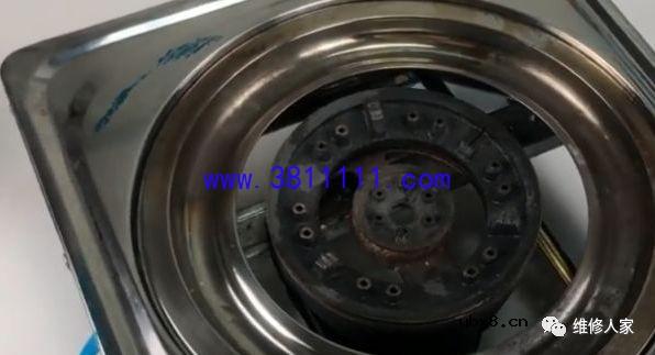 燃气灶打不着简单维修方法。 