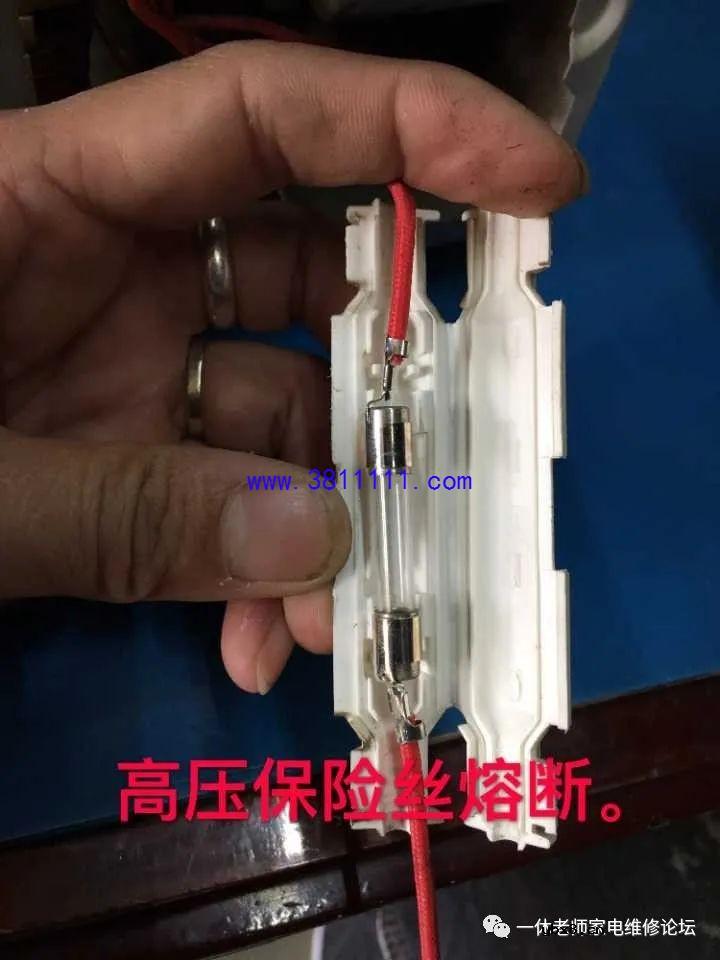 美女客户的格兰仕微波炉多种故障的维修 