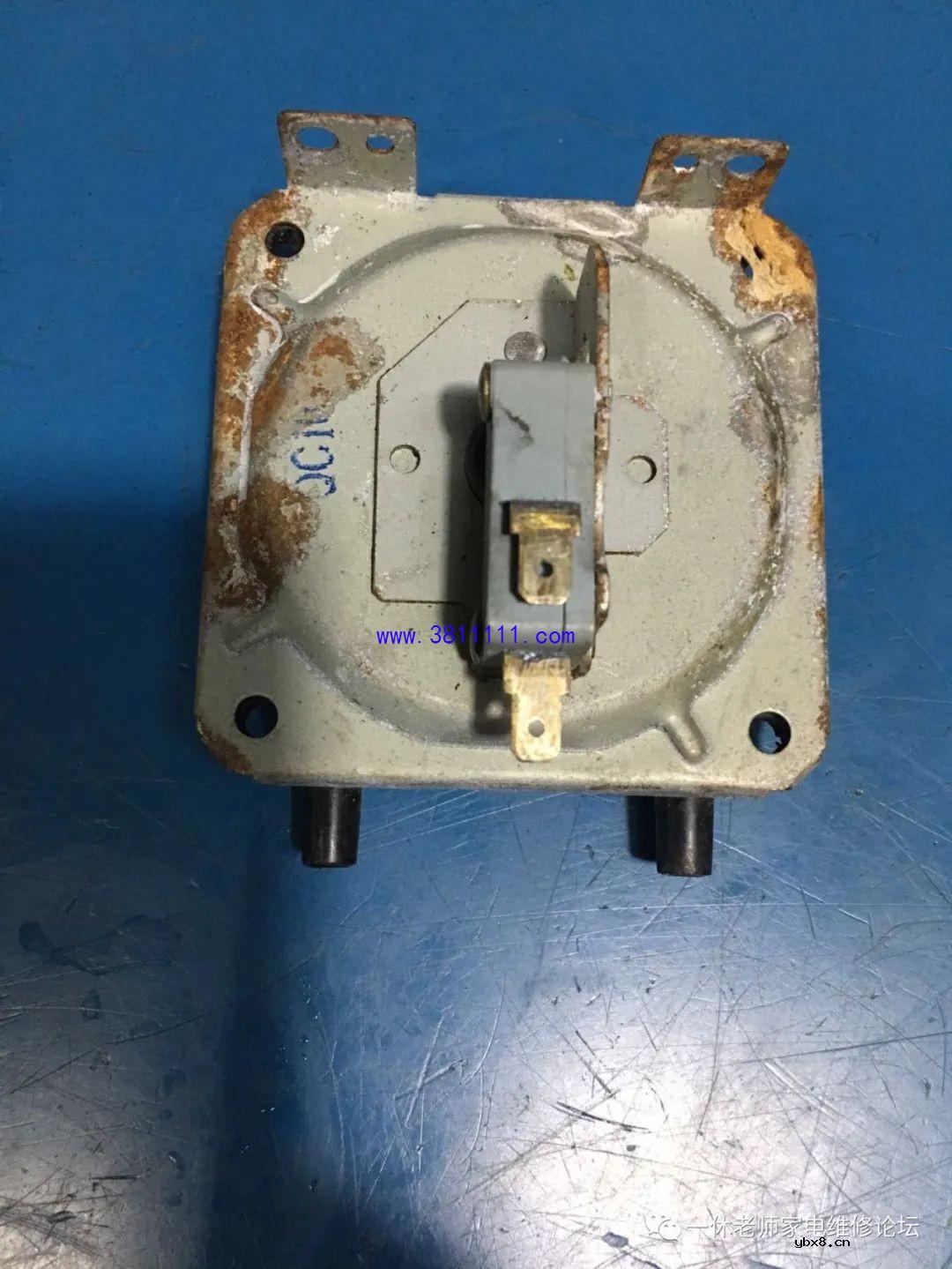 万家乐燃气热水器有时不点火也不定时意外熄火故障维修 