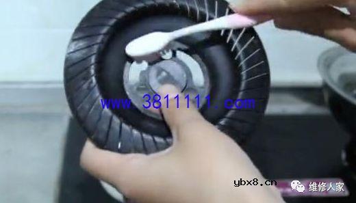 燃气灶打不着简单维修方法。 