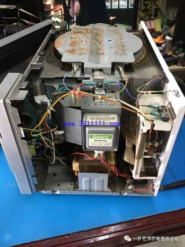 美女客户的格兰仕微波炉多种故障的维修 