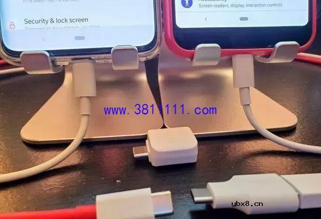 看黑客是如何在没有电脑的情况下用安卓手机给另一台手机刷机的 