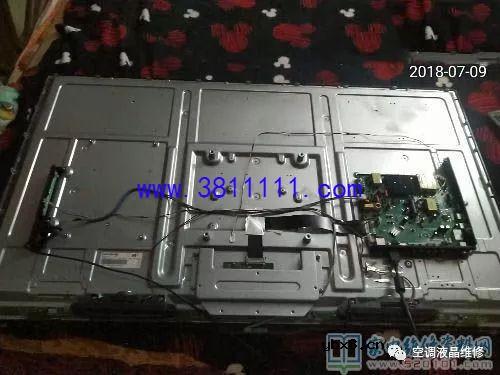 长虹3D32A2000IV液晶电视开机一直卡在长虹LOGO 长虹39D2000液晶电视图像花屏维修过程 