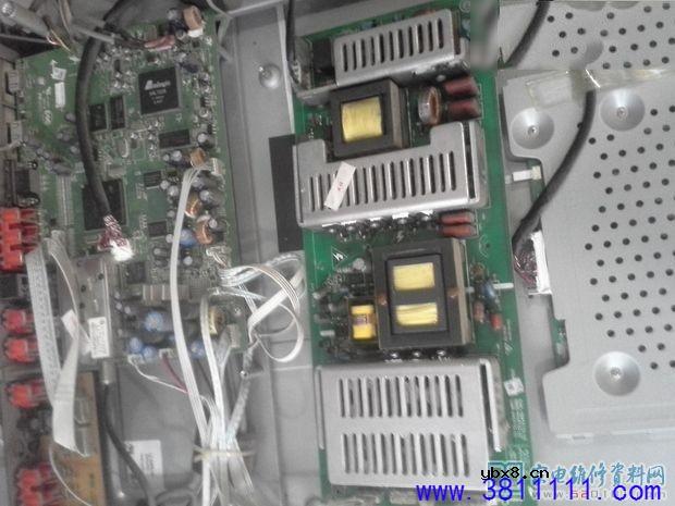 创维42L28RM液晶电视开机后蓝屏故障维修 