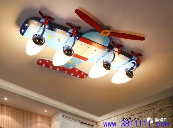 吸顶灯怎么选？在灯具店连逛三天，研究出这8款吸顶灯最百搭 