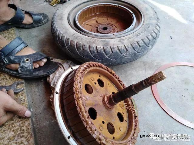 ​电动车突然不走了，换控制器和转把不管用，但车走电，这是怎么回事？ 