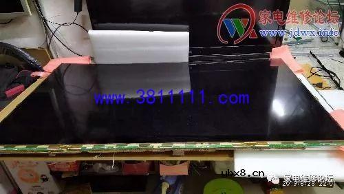 65寸夏普液晶电视灯闪不开机换背光一例 