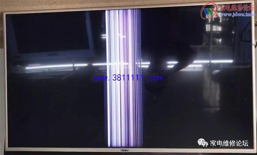 海尔液晶电视LE43A31黑屏中间有几条竖线故障 