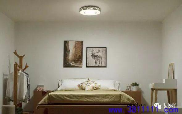 吸顶灯怎么选？在灯具店连逛三天，研究出这8款吸顶灯最百搭 