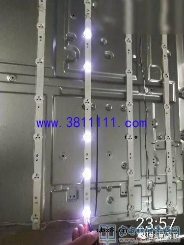 长虹3D32A2000IV液晶电视开机一直卡在长虹LOGO 长虹39D2000液晶电视图像花屏维修过程 