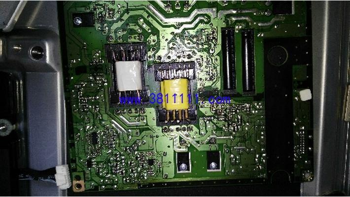 三星32寸液晶电视机黑屏有伴音，遥控器可用 