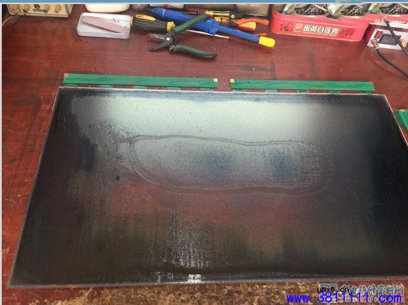 TCL液晶电视的液晶屏贴内膜（偏光膜）过程 