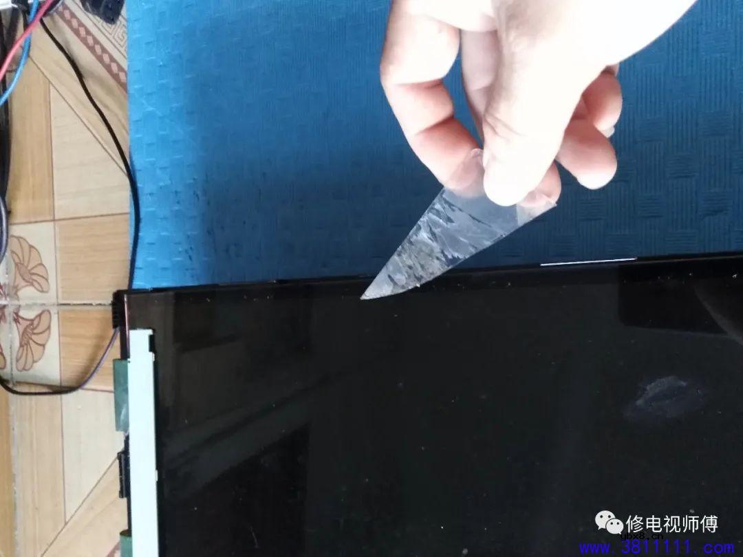 创维55M5液晶电视L5L018电源板灯条闪一下，然后熄灭，红灯一闪一闪 