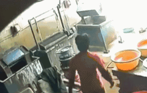 触电事故是我市工矿商贸类企业常见的生产安全事故我们该如何防范？_绝缘 