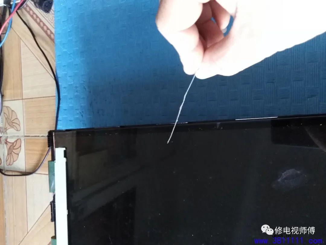 创维55M5液晶电视L5L018电源板灯条闪一下，然后熄灭，红灯一闪一闪 