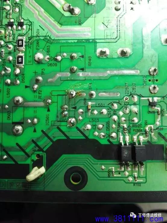 松下th-p50s10c液晶彩电指示灯不亮不开机三五的维修 