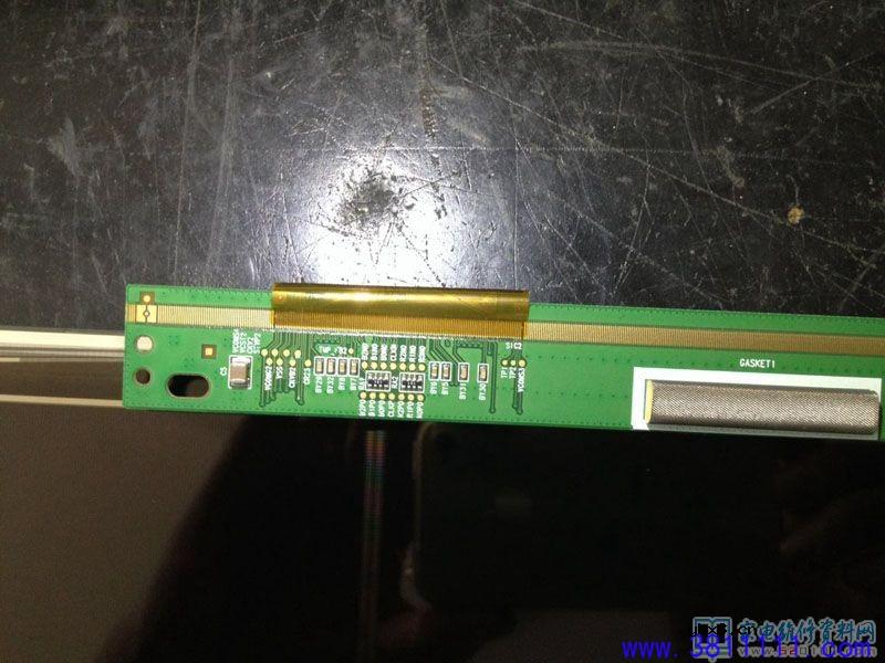 海尔L32B1液晶电视开机10分钟后图像重影的故障维修 