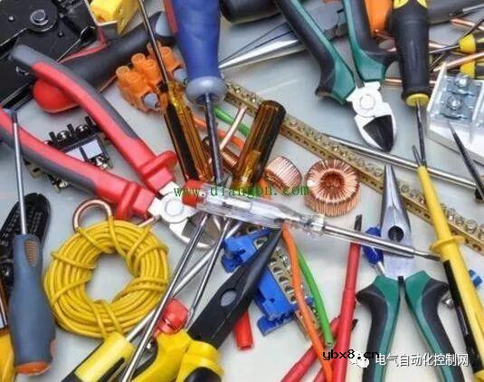 老电工来工厂2个月，车间主任颁布一条新规定，电工当场就辞职 