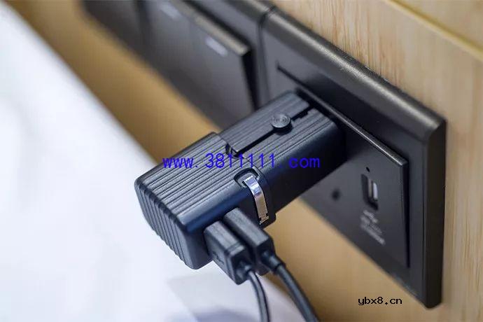 适配全球各国电源接口，最小的充电插头！还自带保护功能 