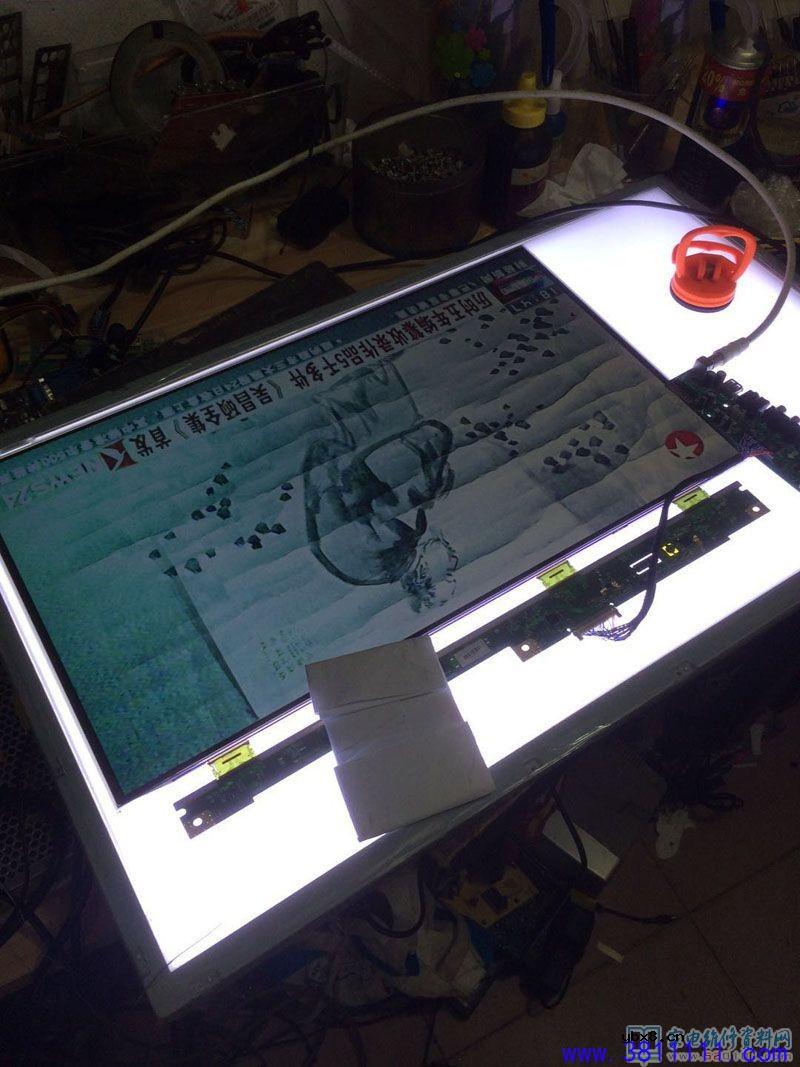 采用LM230WF5液晶屏的闪屏故障维修 