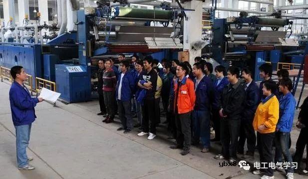 老电工来工厂2个月，车间主任颁布一条新规定，电工当场就辞职 