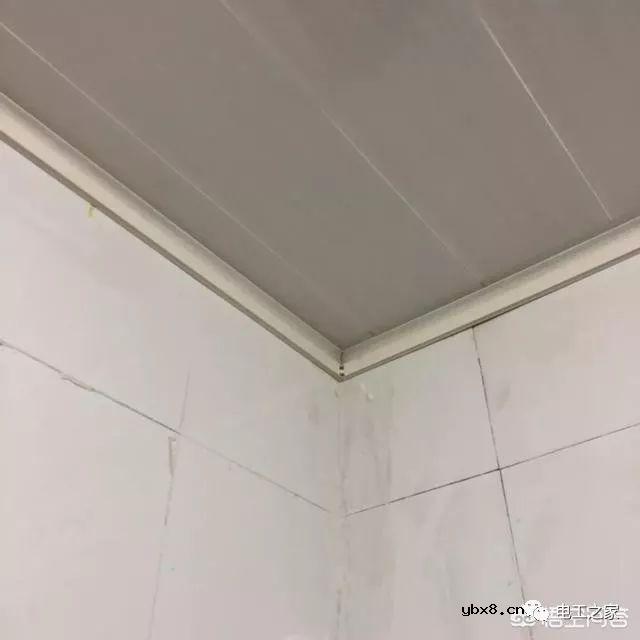 如果我们计划在瓷砖墙上铺线管和线盒，来做明装线路，我们需要准备这些材料 