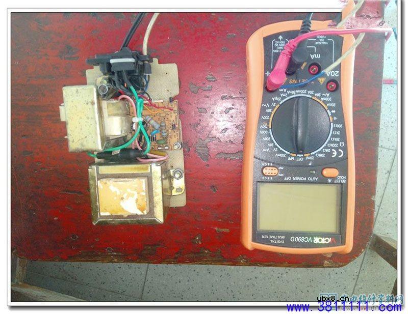 图解长虹LED32C1000N背光不亮的故障维修 
