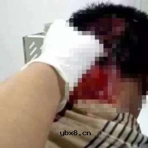 睡前玩手机不仅不利于睡眠，而且在床头充电，还有很大的安全隐患——容易充电爆炸 