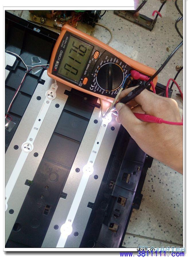 图解长虹LED32C1000N背光不亮的故障维修 