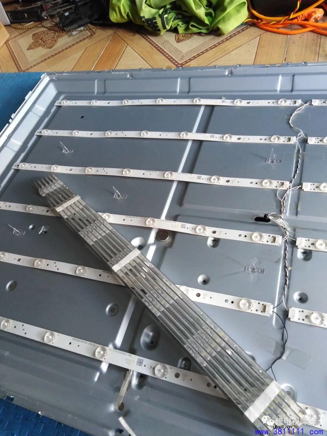 创维55M5液晶电视L5L018电源板灯条闪一下，然后熄灭，红灯一闪一闪 