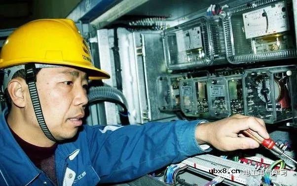 老电工来工厂2个月，车间主任颁布一条新规定，电工当场就辞职 