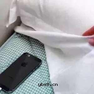 睡前玩手机不仅不利于睡眠，而且在床头充电，还有很大的安全隐患——容易充电爆炸 