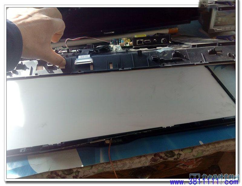 图解长虹LED32C1000N背光不亮的故障维修 