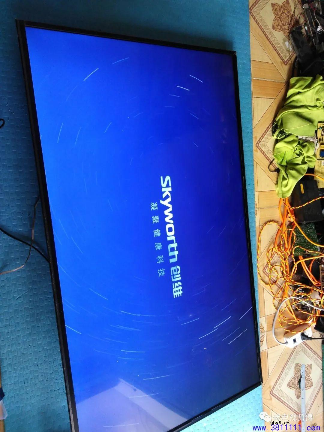 创维55M5液晶电视L5L018电源板灯条闪一下，然后熄灭，红灯一闪一闪 