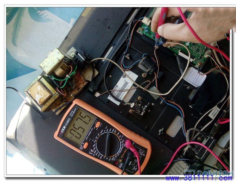 图解长虹LED32C1000N背光不亮的故障维修 