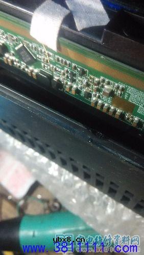 飞线法修复京东方液晶屏灰屏故障 