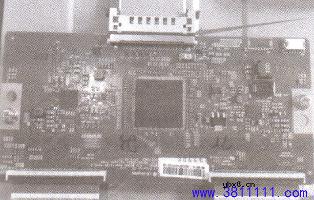 长虹60Q3T 型液晶彩电，在播放过程中偶尔出现灰屏，关机重新开机又可正常 