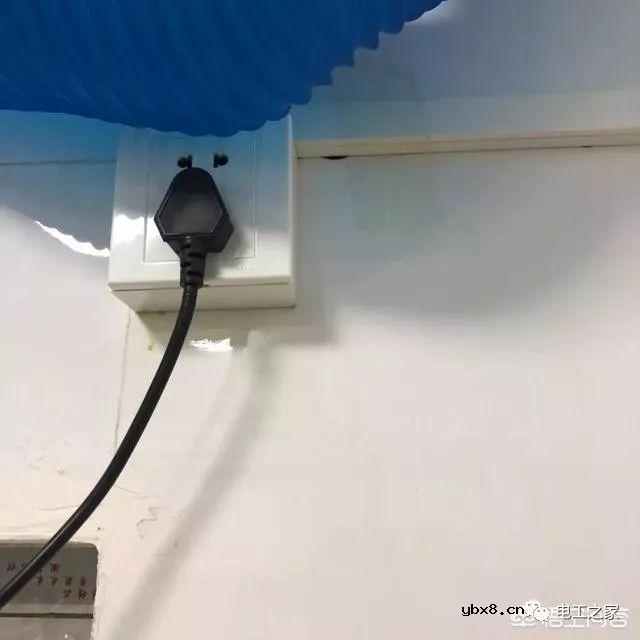 如果我们计划在瓷砖墙上铺线管和线盒，来做明装线路，我们需要准备这些材料 