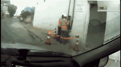 触电事故是我市工矿商贸类企业常见的生产安全事故我们该如何防范？_绝缘 