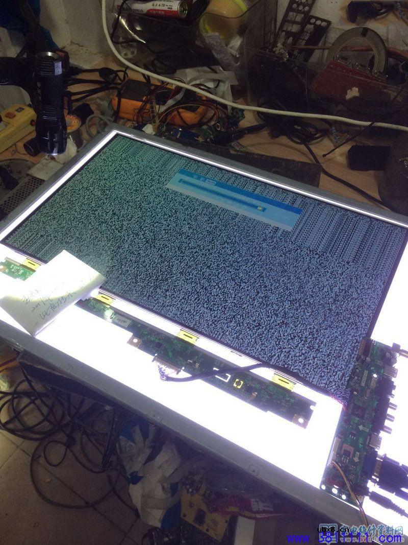 采用LM230WF5液晶屏的闪屏故障维修 