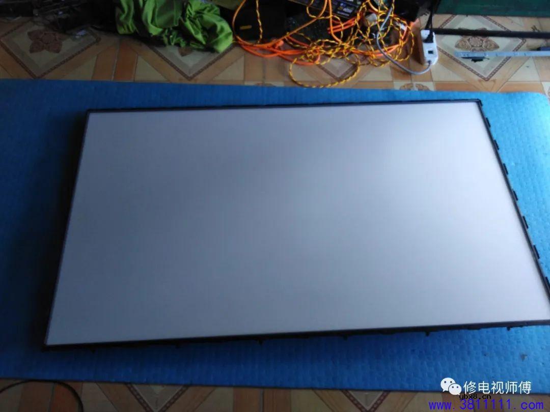 创维55M5液晶电视L5L018电源板灯条闪一下，然后熄灭，红灯一闪一闪 