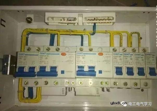 电工徒弟跟着师傅学做配电箱的经验 