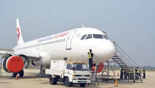 你们知道飞机的挡风玻璃和汽车的有什么不同 