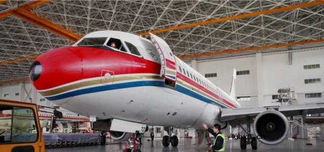 你们知道飞机的挡风玻璃和汽车的有什么不同 